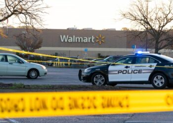 Tras tiroteo en Walmart en Virginia y otros ataques, Biden presiona al Congreso