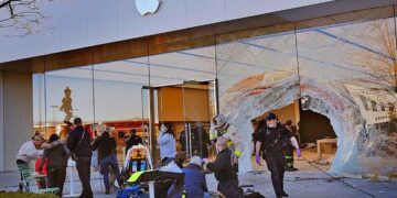 Conductor del accidente mortal en la tienda de Apple de Mass. en libertad bajo fianza