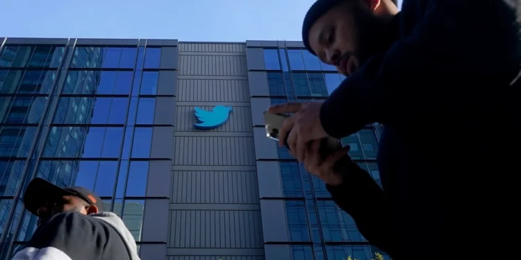 Los usuarios de Twitter pronto podrán obtener el cheque azul por 7,99 dólares al mes