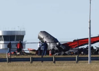 6 muertos tras la colisión de aviones en la feria aérea de Dallas