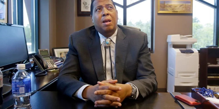 El ex líder tribal es condenado a 3 años de prisión por un caso de soborno en un casino