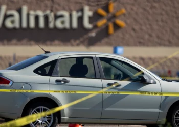Testigo: El tirador de Walmart parecía tener como objetivo a ciertas personas