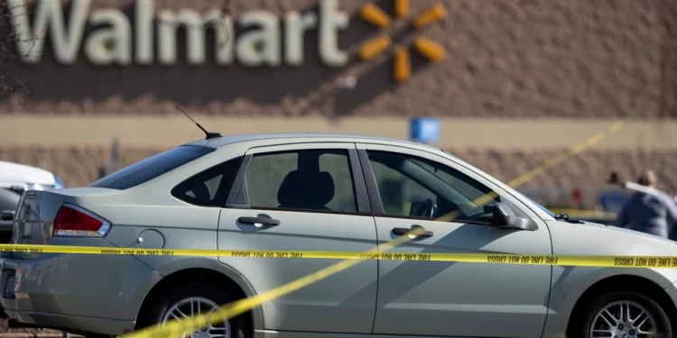 Testigo: El tirador de Walmart parecía tener como objetivo a ciertas personas