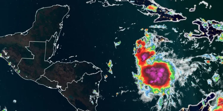 La tormenta tropical Lisa avanza hacia Centroamérica, sigue su recorrido