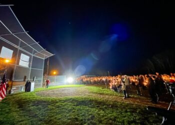 Cientos de scouts se reúnen para honrar al adolescente fallecido en el accidente de Swansea