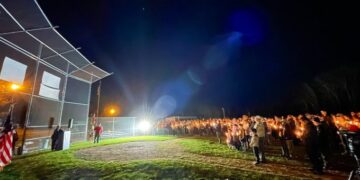 Cientos de scouts se reúnen para honrar al adolescente fallecido en el accidente de Swansea