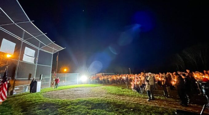 Cientos de scouts se reúnen para honrar al adolescente fallecido en el accidente de Swansea