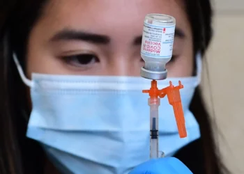 Moderna dice que el nuevo refuerzo de COVID es eficaz contra las subvariantes