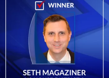 Magaziner derrota a Fung en la carrera por el Congreso de RI