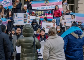 Desde NYC gritan fuerte para poner fin al odio hacia las personas transgénero