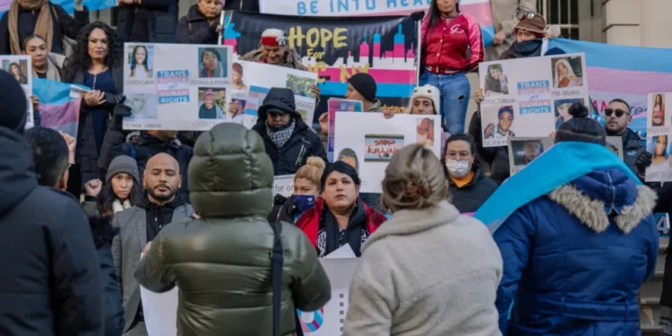 Desde NYC gritan fuerte para poner fin al odio hacia las personas transgénero
