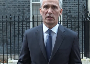 Rusia dice que se retira de una ciudad clave en Ucrania