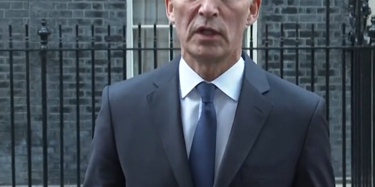 Rusia dice que se retira de una ciudad clave en Ucrania