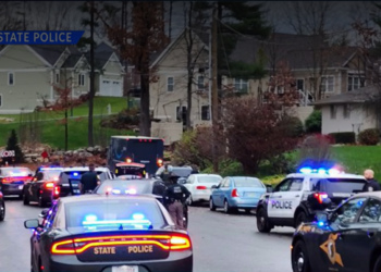 Un hombre roba un camión de Amazon y conduce a la policía en una persecución por NH