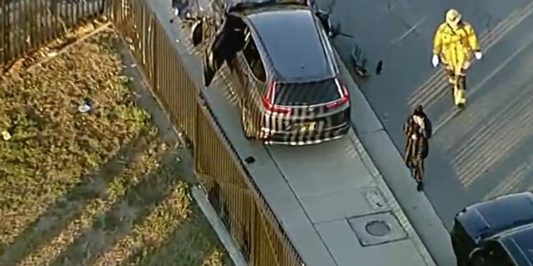 Un vehículo atropella a 25 reclutas de la academia del sheriff del condado de Los Ángeles en su huida