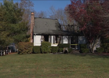 La policía identifica a la mujer muerta en el incendio de una casa en Attleboro