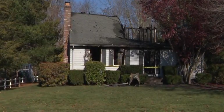 La policía identifica a la mujer muerta en el incendio de una casa en Attleboro