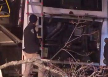 Un estudiante muerto y decenas de heridos en un accidente de autobús en Massachusetts