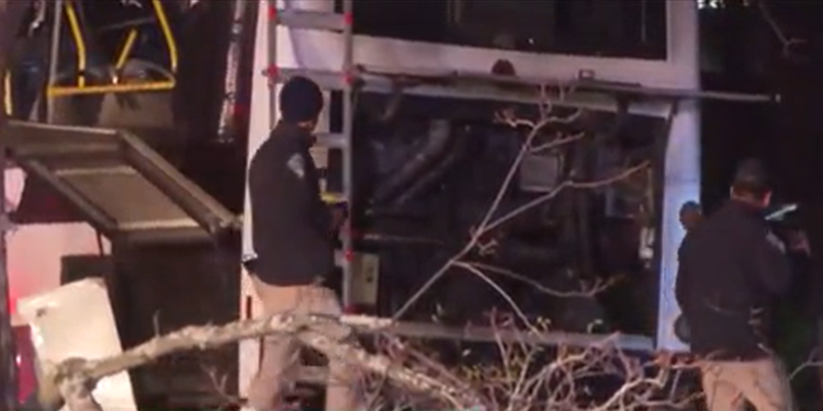 Un estudiante muerto y decenas de heridos en un accidente de autobús en Massachusetts