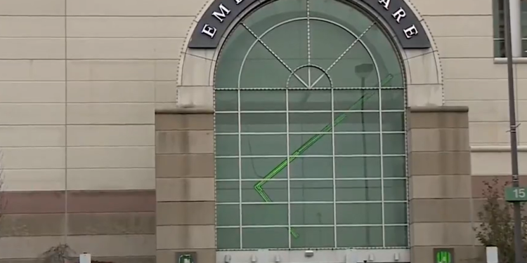 2 centros comerciales locales buscan arreglar su estilo