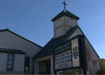 La parroquia de Fall River sirve comida de Acción de Gracias a su comunidad