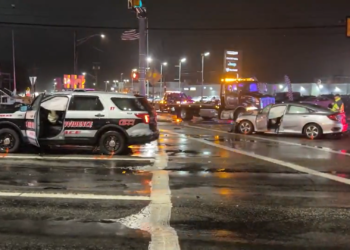 Coche de la policía de East Providence se ve involucrado en un accidente