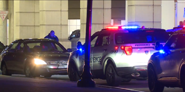 Un hombre roba un coche con un niño de 3 años dentro