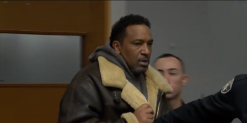 Un hombre robó un coche con un niño de 3 años dentro