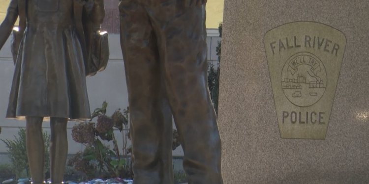 Un agente de Fall River se enfrenta a cargos tras presunta agresión a un detenido