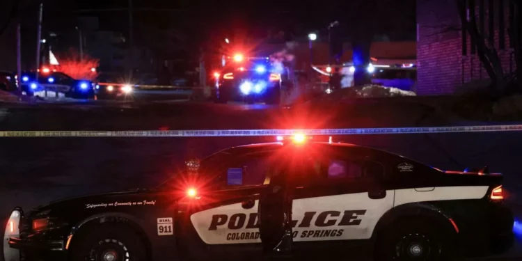 Al menos 5 personas muertas y 18 heridas en un tiroteo en Colorado Springs