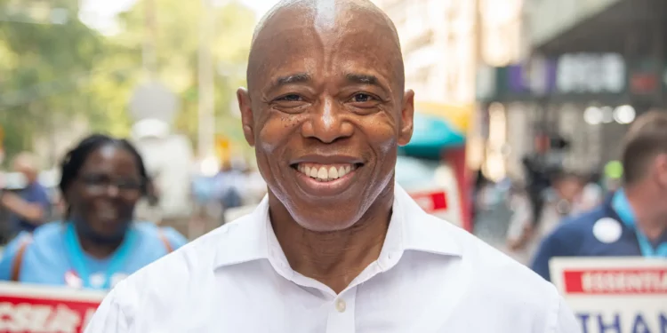 Eric Adams advierte a los demócratas sobre la “actitud equivocada”