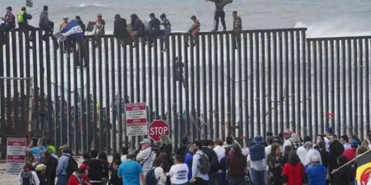 Juez da 5 semanas a EEUU para prepararse para fin de bloqueo de migrantes