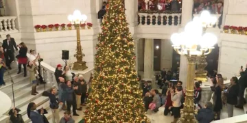 La iluminación del árbol de Navidad se celebrará esta noche en la State House de RI