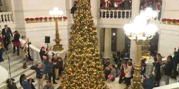 La iluminación del árbol de Navidad se celebrará esta noche en la State House de RI