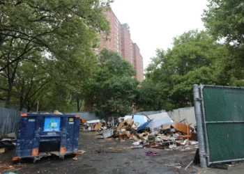 Multan al alcalde Adams de Nueva York por ratas en su residencia