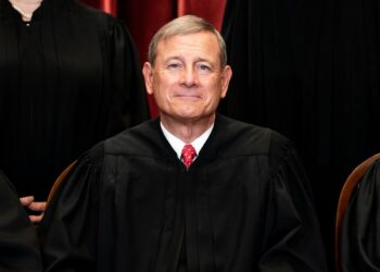 Corte Suprema detiene temporalmente el fin del Título 42