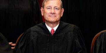 Corte Suprema detiene temporalmente el fin del Título 42