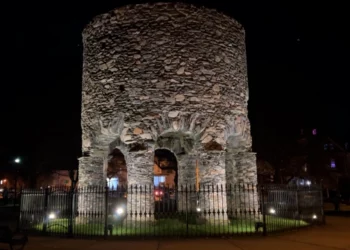 La misteriosa torre de Newport brilla en el solsticio de invierno