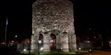La misteriosa torre de Newport brilla en el solsticio de invierno