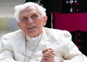 Se insta a los católicos locales a rezar por el Papa Benedicto XVI