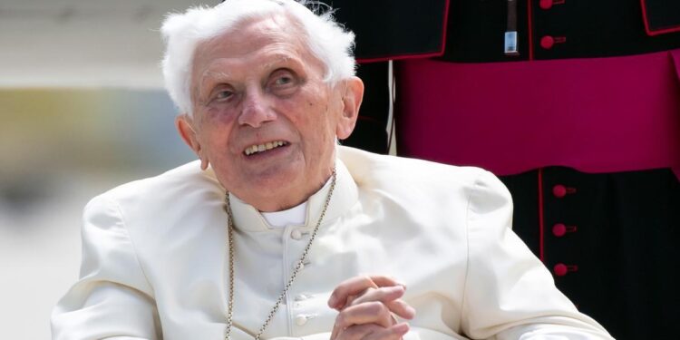 Se insta a los católicos locales a rezar por el Papa Benedicto XVI