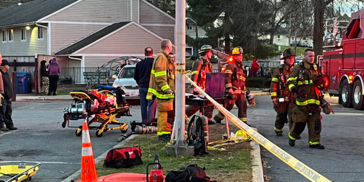 Un incendio obliga a desalojar a 35 personas de unos apartamentos en Woonsocket