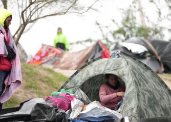 Corte Suprema mantiene el Título 42, la política que permite expulsar migrantes de forma expedita