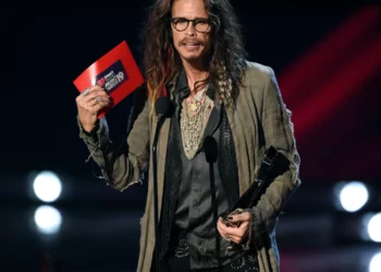 Una mujer demanda a Steven Tyler por agresión sexual a una menor en los años 70