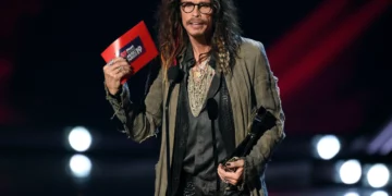 Una mujer demanda a Steven Tyler por agresión sexual a una menor en los años 70