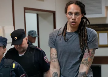Brittney Griner regresa a Estados Unidos tras el canje de prisioneros rusos
