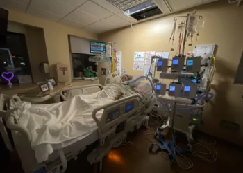 Adolescente de North Kingstown en estado crítico desafía los pronósticos para Navidad