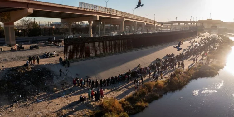 Situación en la frontera de EE.UU. y México permanece «caótica» tras fallo sobre Título 42