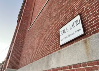 Escuelas primarias Carl Lauro y Feinstein de Broad St. en Providence cerrarán el próximo año