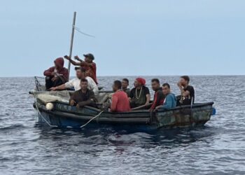 EE.UU. repatría a 143 inmigrantes cubanos interceptados en costas de Florida
